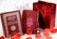Pack cadeau de couleur rouge bordeaux avec 2 livres : Le Saint Coran & La Citadelle du musulman (bilingues francais/arabe) - Parfum deluxe & Sac