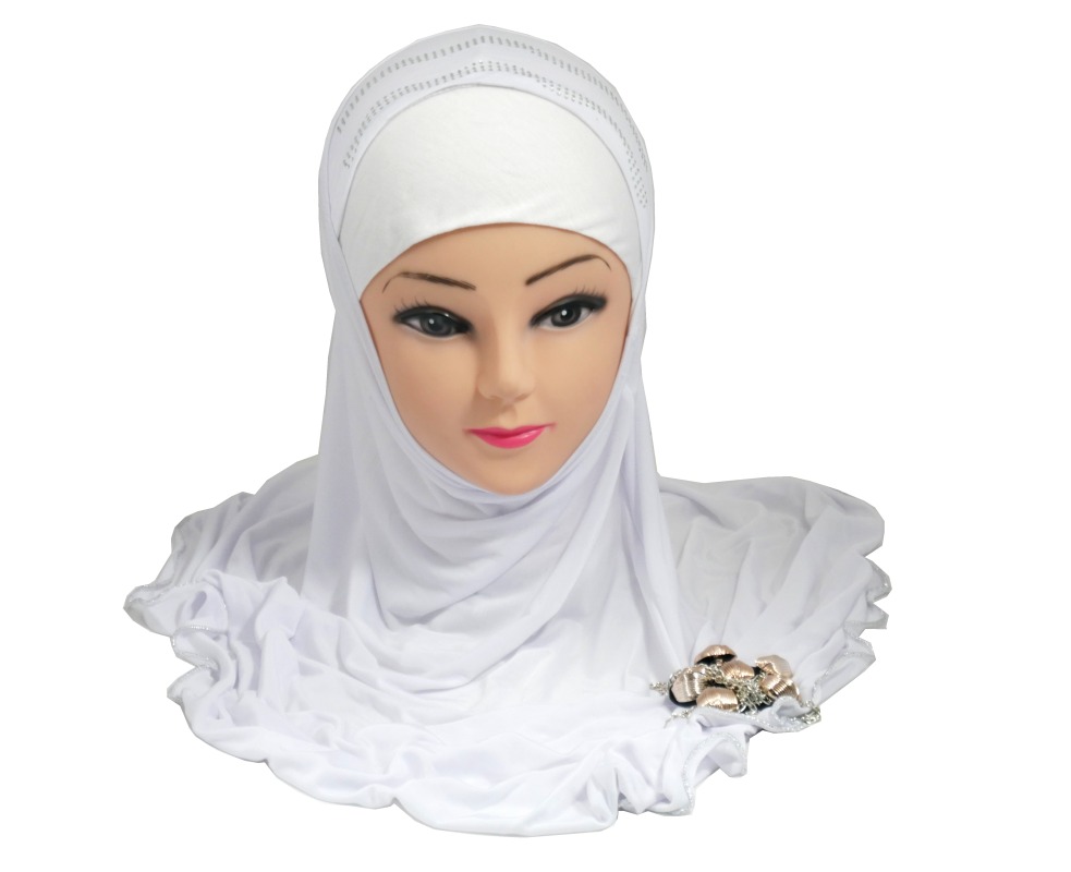  Hijab  Blanc paillet  avec d coration et chaines fines 