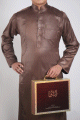 Qamis homme moderne haut de gamme de couleur marron (tissu satine)
