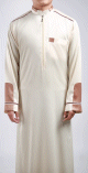 Qamis homme haut de gamme style moderne de couleur blanc casse (tissu satine)