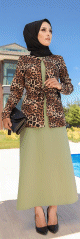 Ensemble deux pieces : veste motif leopard et robe couleur pistache avec collier assorti (Vetement hijab musulmane chic)