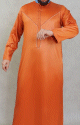 Qamis traditionnel elegant pour homme de qualite superieure avec broderies et tissu satine - Couleur orange