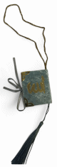 Pendentif Mini-Coran recouvert de velours avec parties dorées (Déco Islam) - Couleur gris