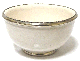 Bol moyen en poterie marocain de couleur blanche emaille et cercle de metal argente